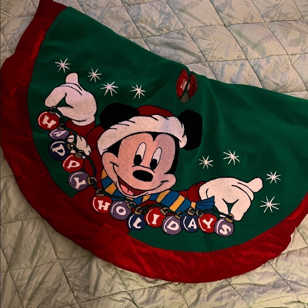 Disney Vintage Mickey Mouse Happy Holiday Tree Skirt